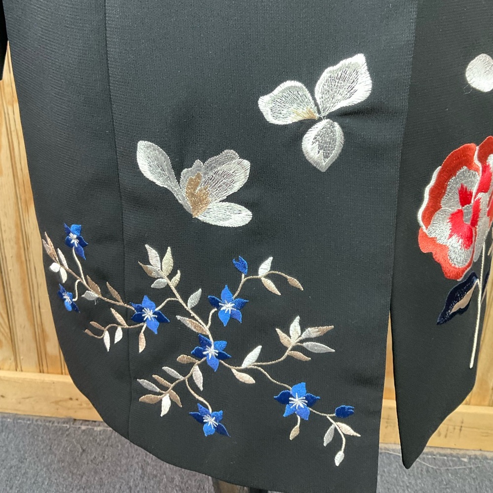 Black Embroidered Floral Jacket - Picture 4 of 7